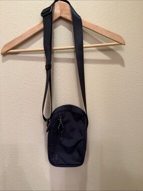 Vuori black Sling Belt Bag